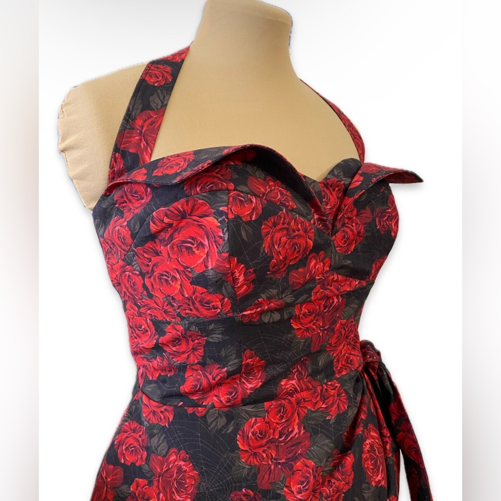 Spiderweb and roses dress 🕸️ 🥀